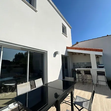 Holiday home Maison Neuve Clim & Bar D'ete Sur Jardin Royan